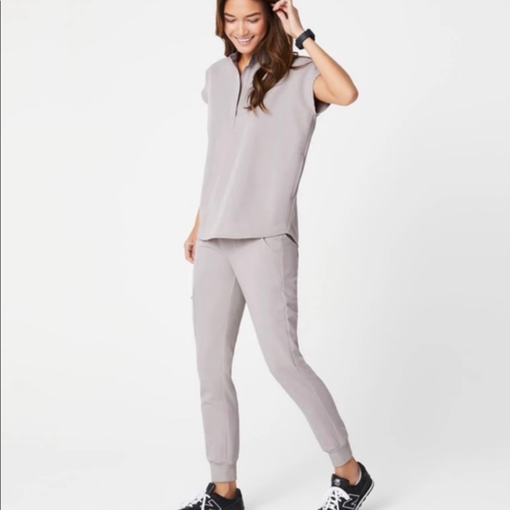 FIGS Slate Zamora joggers (M) Rafaela top (XS)